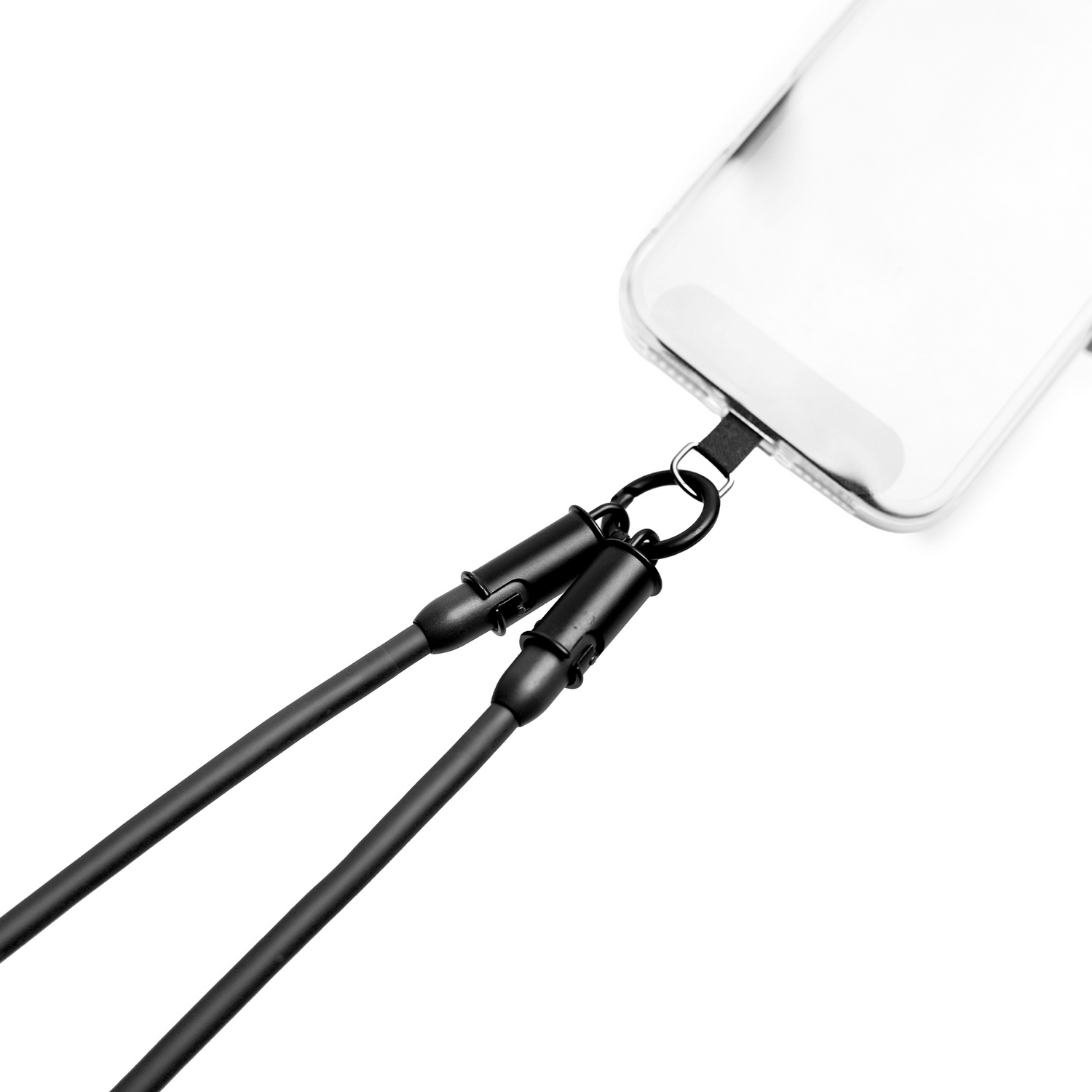 Cordón negro con anillas sujeto a una funda de teléfono transparente.