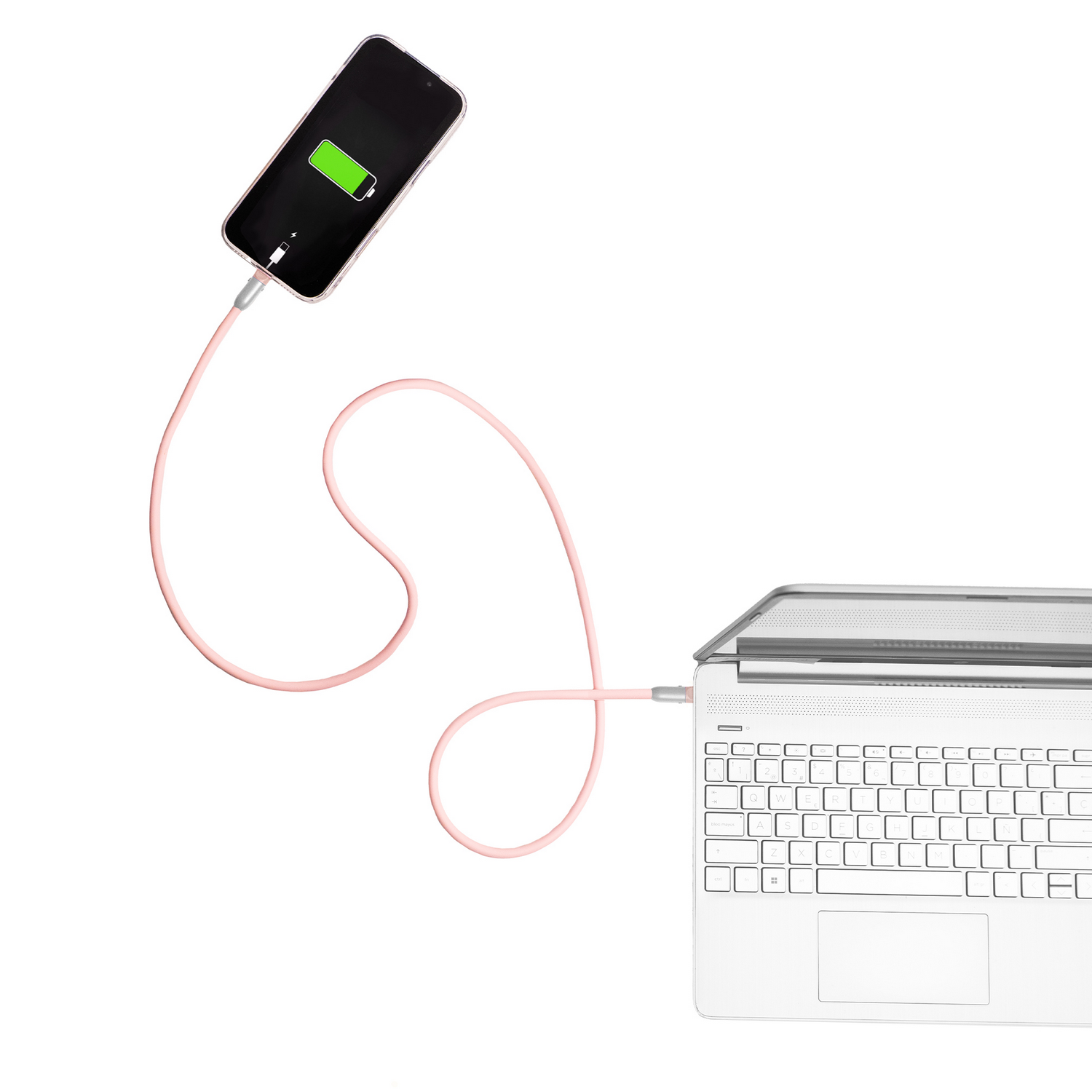 Un cable de carga rosa conecta un smartphone a un portátil.