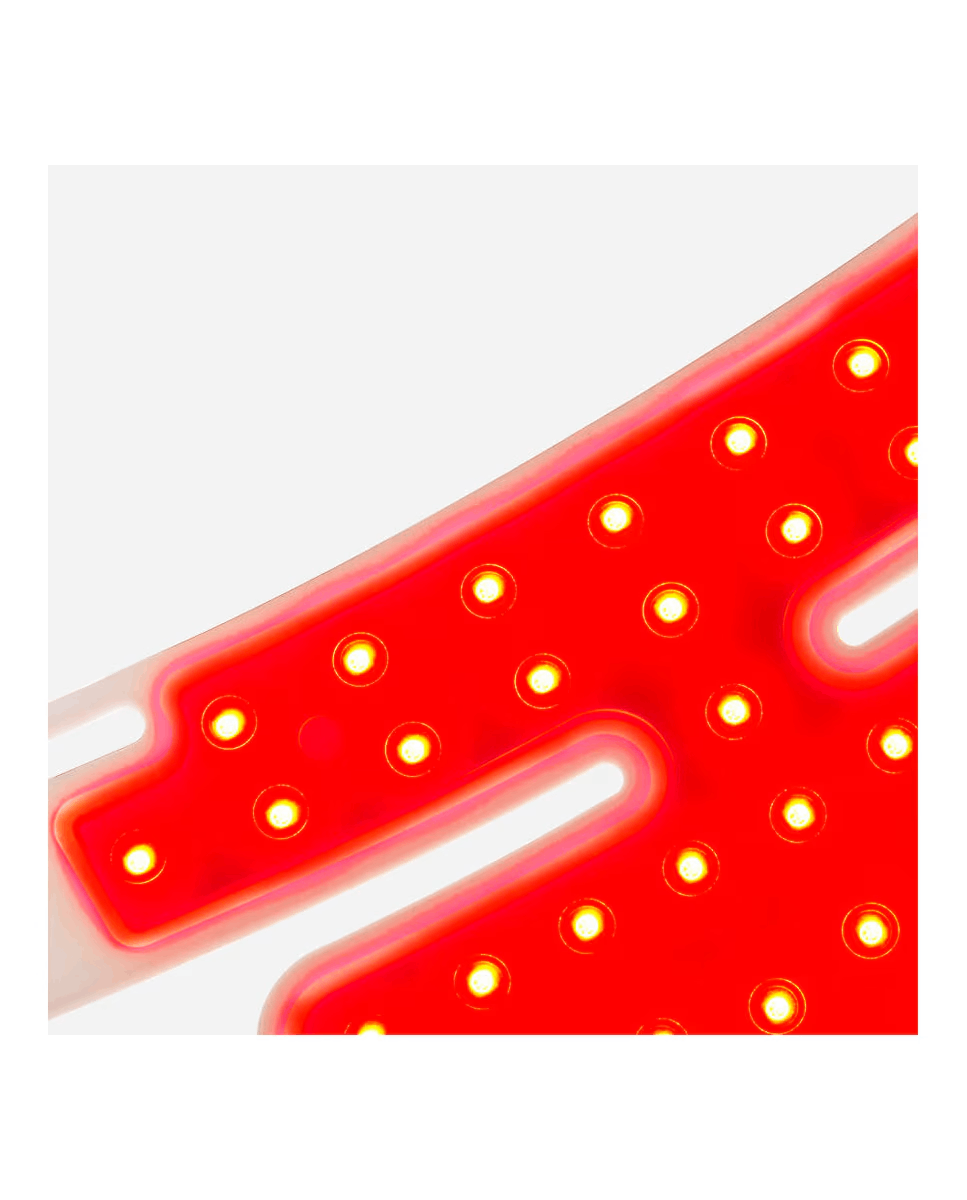 Luces LED rojas sobre un fondo blanco.
