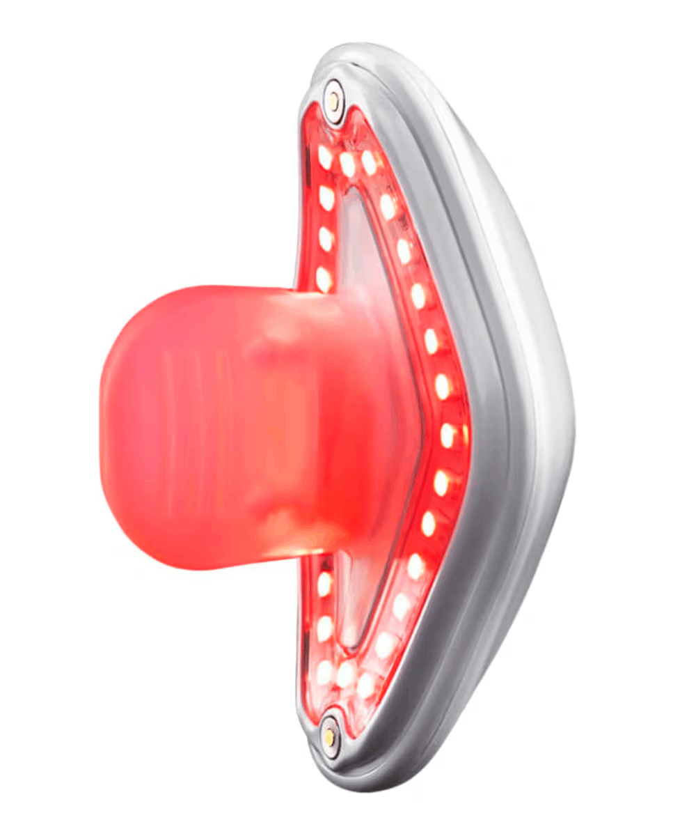 Un dispositivo rojo y brillante con carcasa plateada y muchas luces pequeñas.
