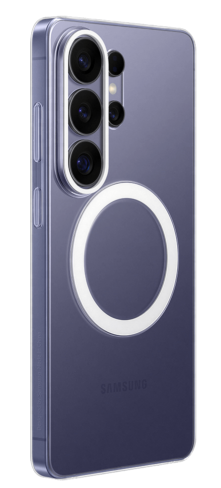 Un teléfono morado con anillo MagSafe y tres cámaras.