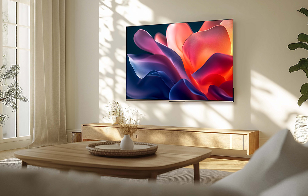 Nowoczesny salon z dużym telewizorem na ścianie.