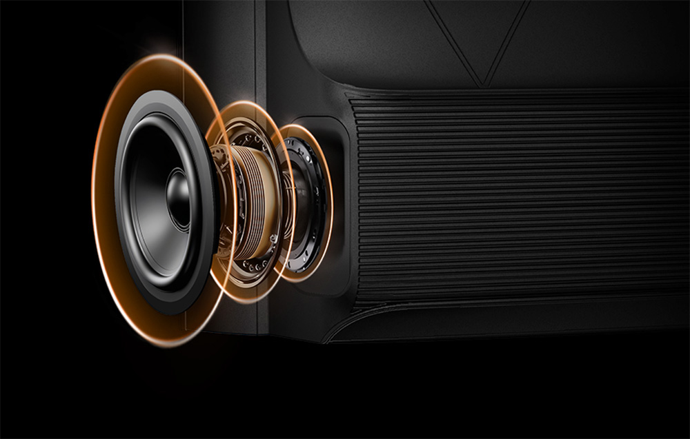 Zbliżenie czarnego głośnika z pomarańczowymi pierścieniami wskazującymi fale dźwiękowe.