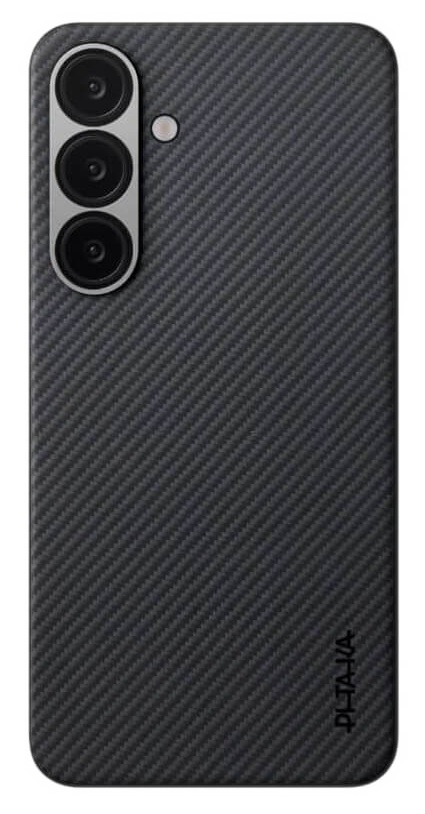 Tył ciemnego smartfona z teksturą włókna węglowego i trzema aparatami.