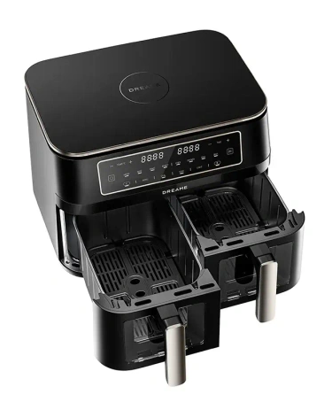 Czarna frytkownica beztłuszczowa z dwoma szufladami, cyfrowym wyświetlaczem i srebrnymi uchwytami.