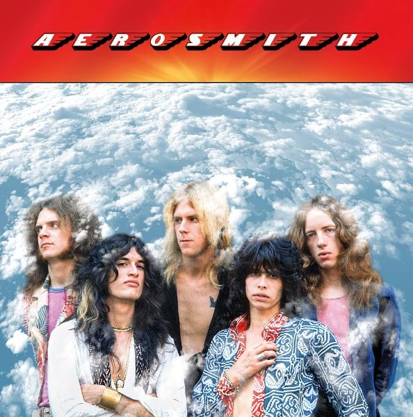 Fünf Männer mit langen Haaren posieren vor einer Wolkenlandschaft. Aerosmith-Schriftzug oben.