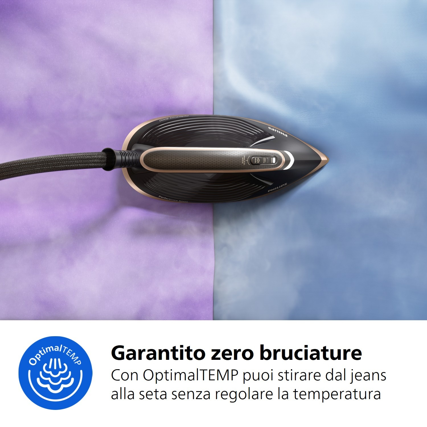 Un ferro da stiro a vapore nero con accenti di rame su tessuto blu e viola.
