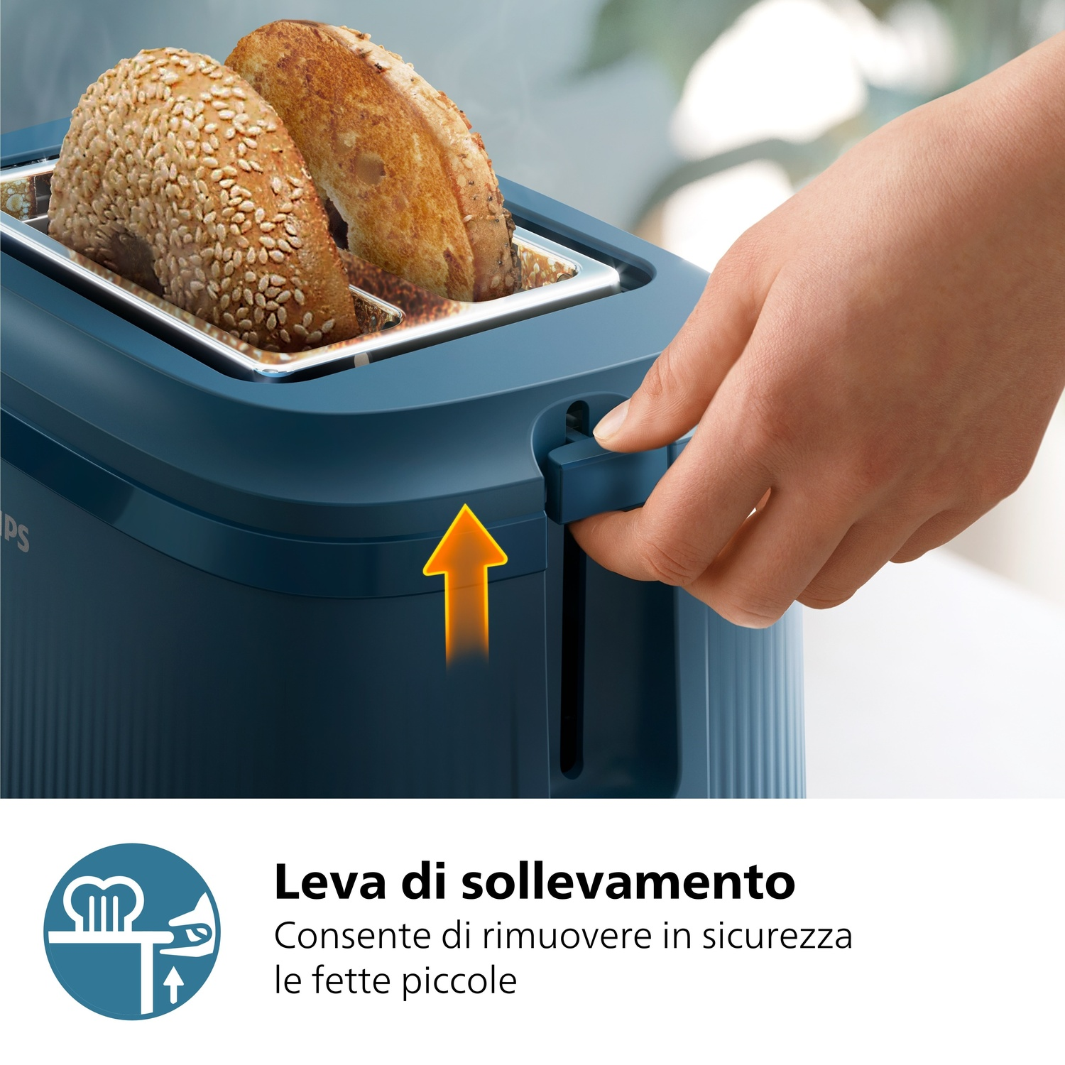 Una mano aziona un tostapane blu con due fette di pane.