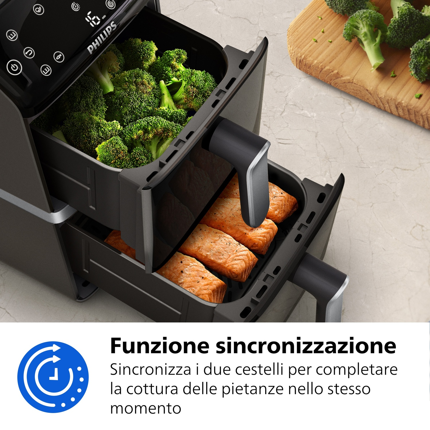 Friggitrice ad aria doppia con broccoli sopra e salmone sotto.