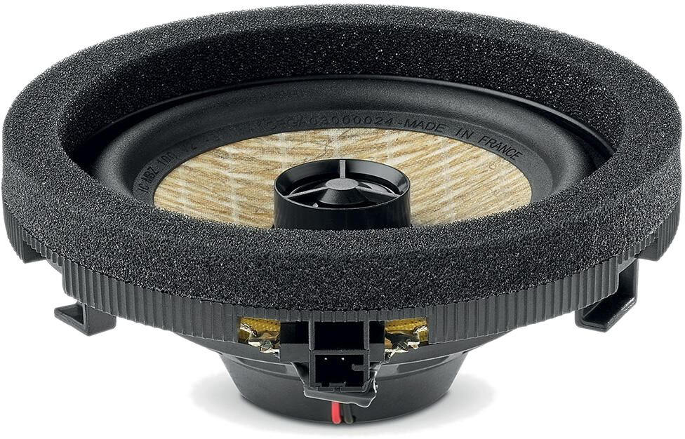 Un haut-parleur rond avec contour en mousse noire et cône beige.