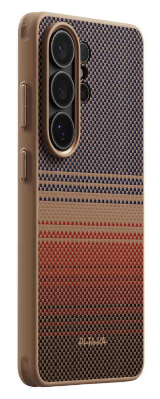 Brązowe etui na telefon w kratkę w kolorze niebieskim, czerwonym i beżowym.