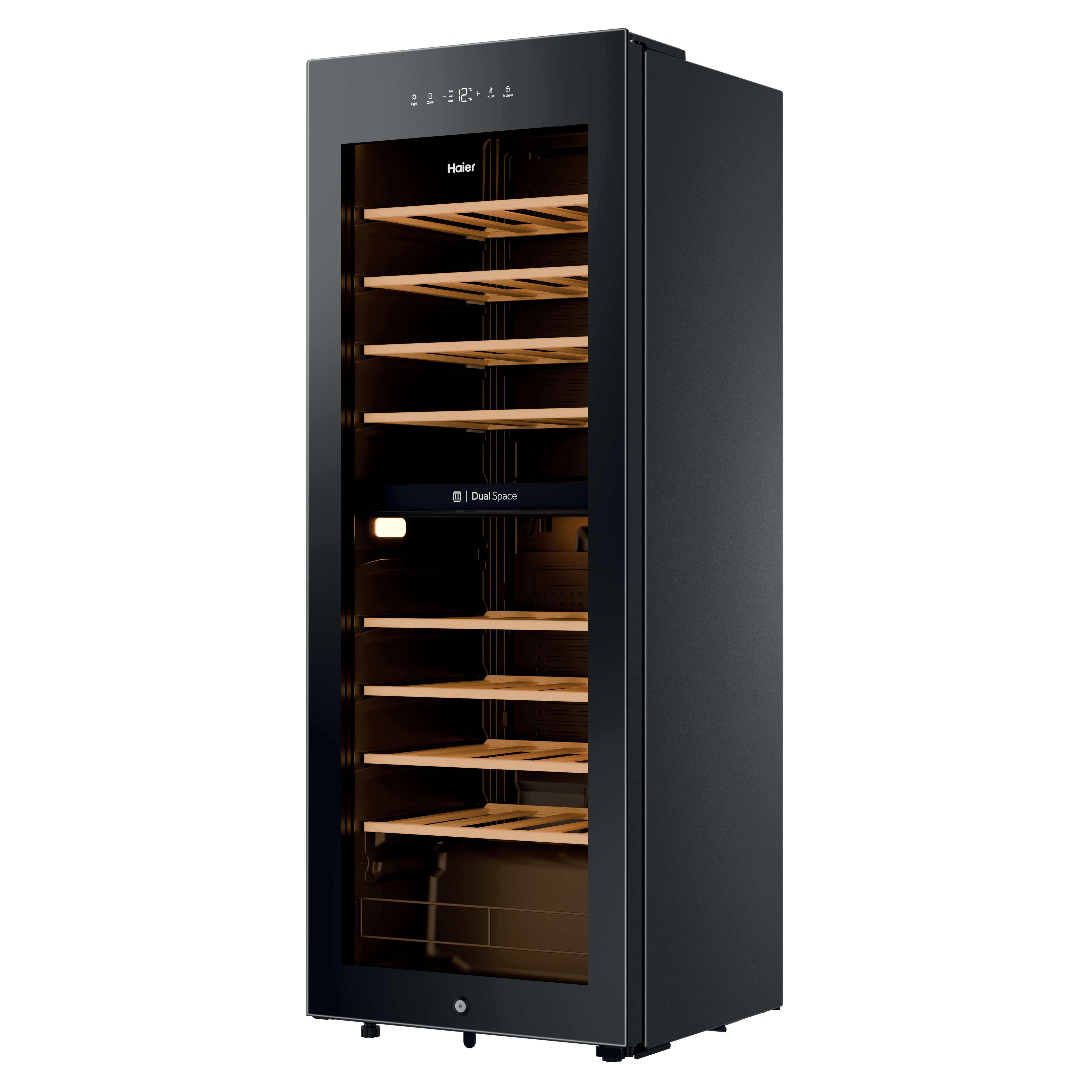 Ein schwarzer Haier Weinkühlschrank mit Glastür und Holzböden.