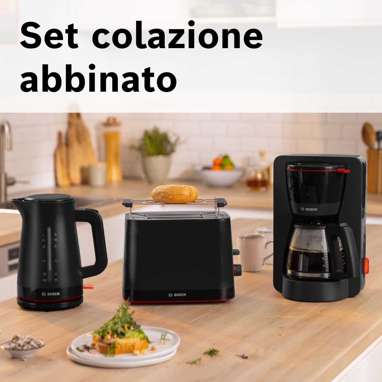 Set colazione Bosch nero: bollitore, tostapane e caffettiera.