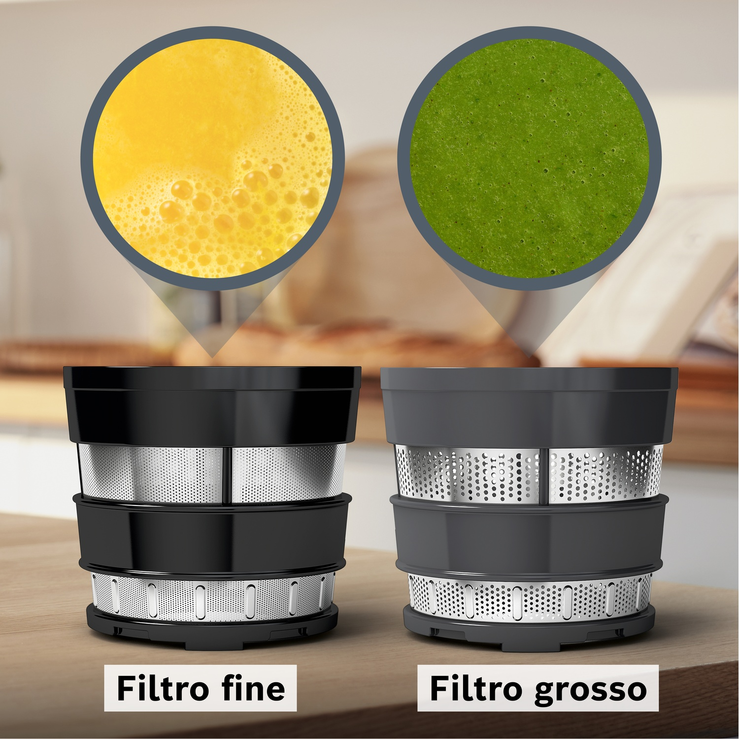 Due filtri per succo uno accanto all'altro: uno fine e uno grosso.