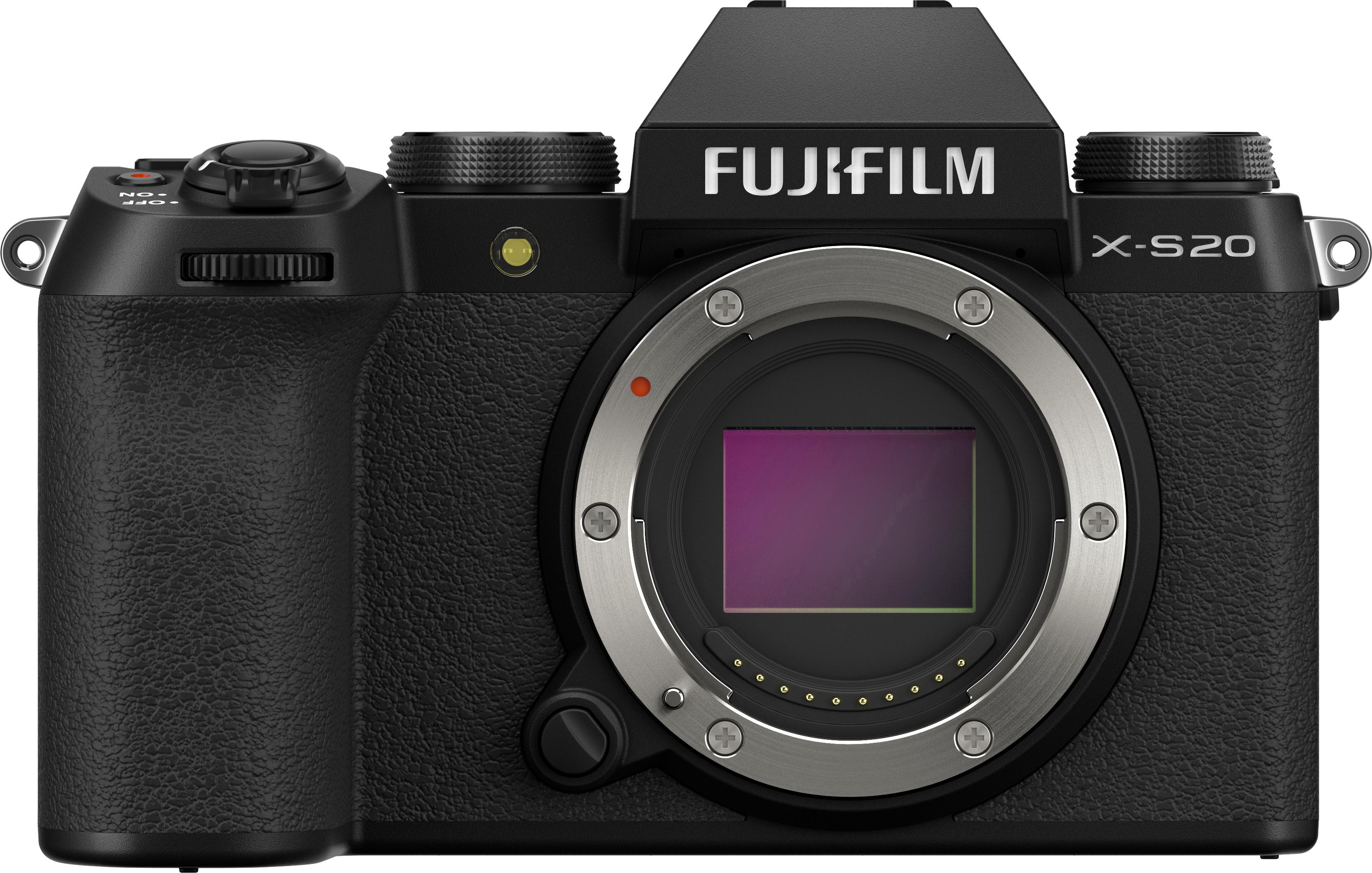 Eine schwarze Fujifilm X-S20 Kamera mit silbernem Objektivring und lila Sensor.