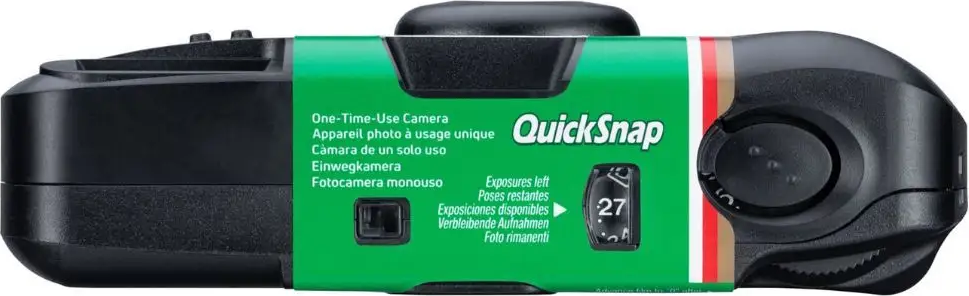 Eine Einwegkamera mit grüner Hülle und der Aufschrift Quick Snap. 27 Aufnahmen übrig.