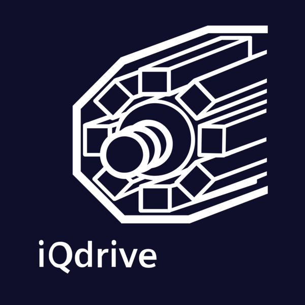 Koyu mavi arka plan üzerinde 'iQdrive' yazılı motorun beyaz çizimi.