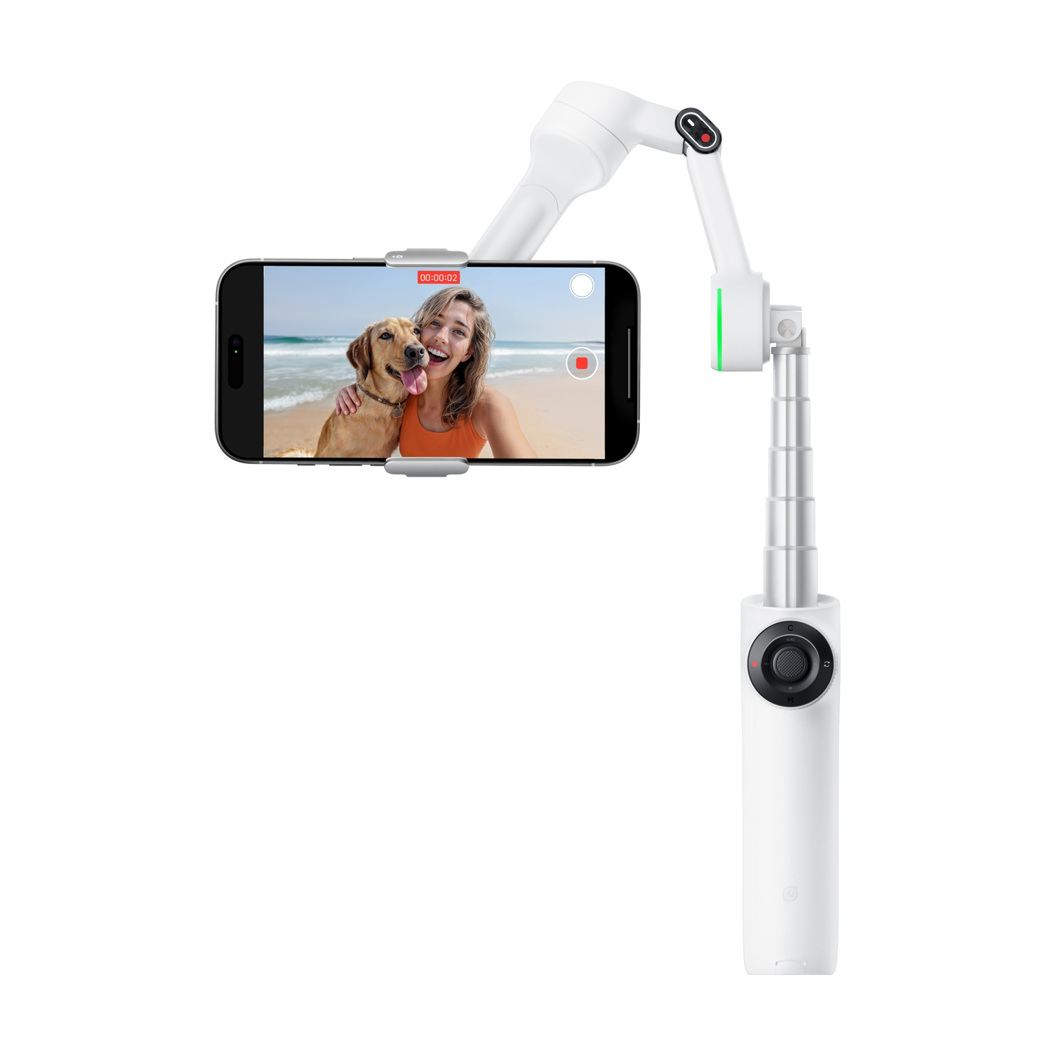 Un gimbal tiene uno smartphone che mostra un selfie di donna e cane in spiaggia.