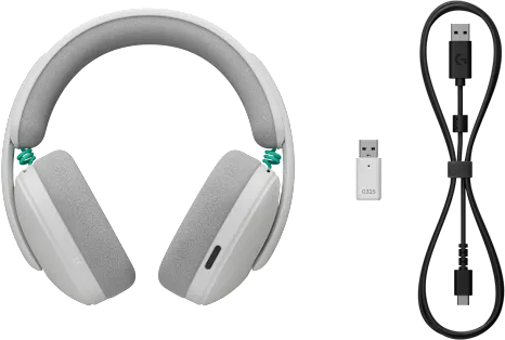Fehér fejhallgató szürke párnázással, USB-s kulcs és töltőkábel.