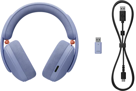 Kék fejhallgató USB-adapterrel és töltőkábellel fekete háttéren.