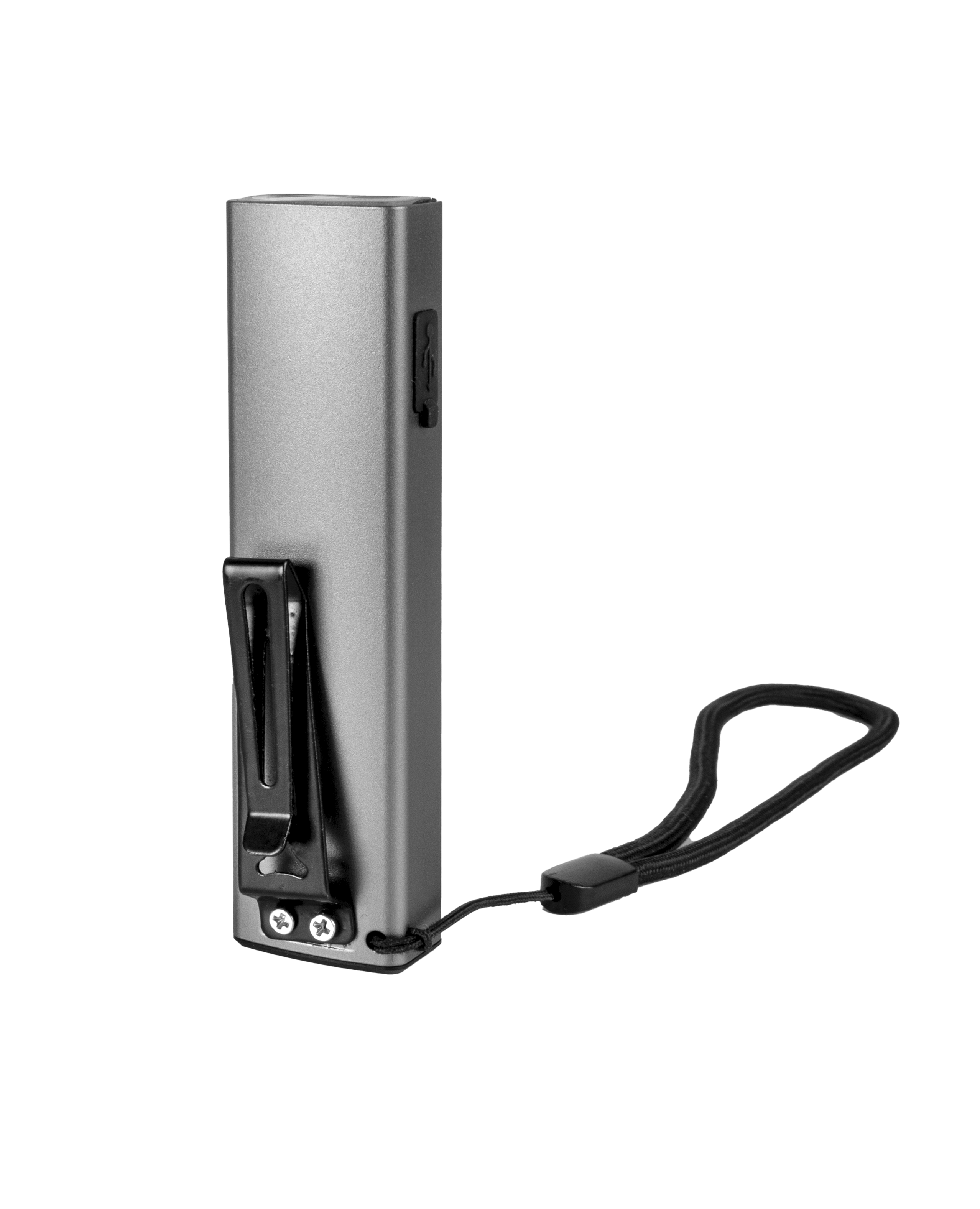Zilverkleurige metalen zaklamp met clip en koord tegen zwarte achtergrond.