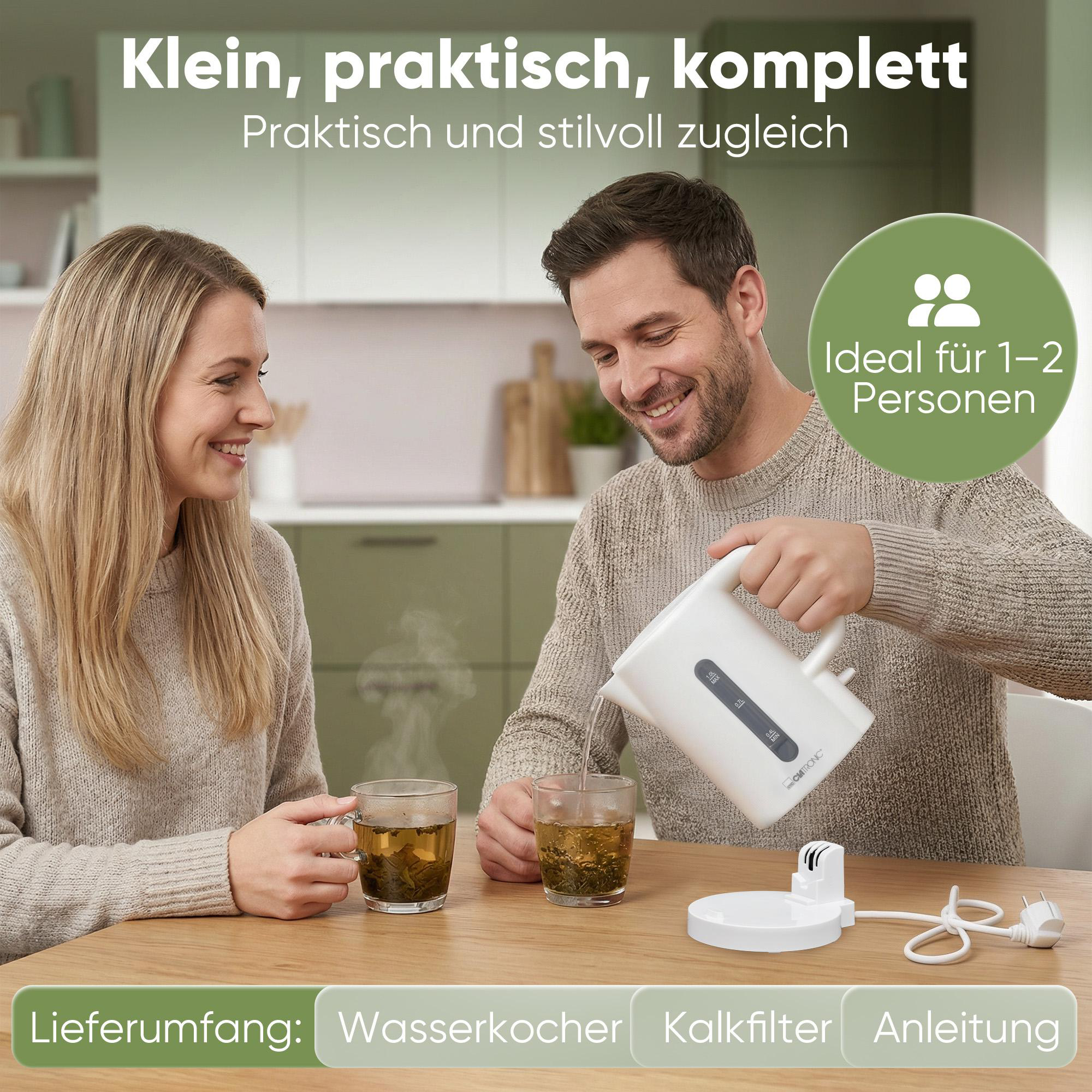 Mann gießt heißes Wasser aus weißem Wasserkocher in Tassen für zwei Personen.