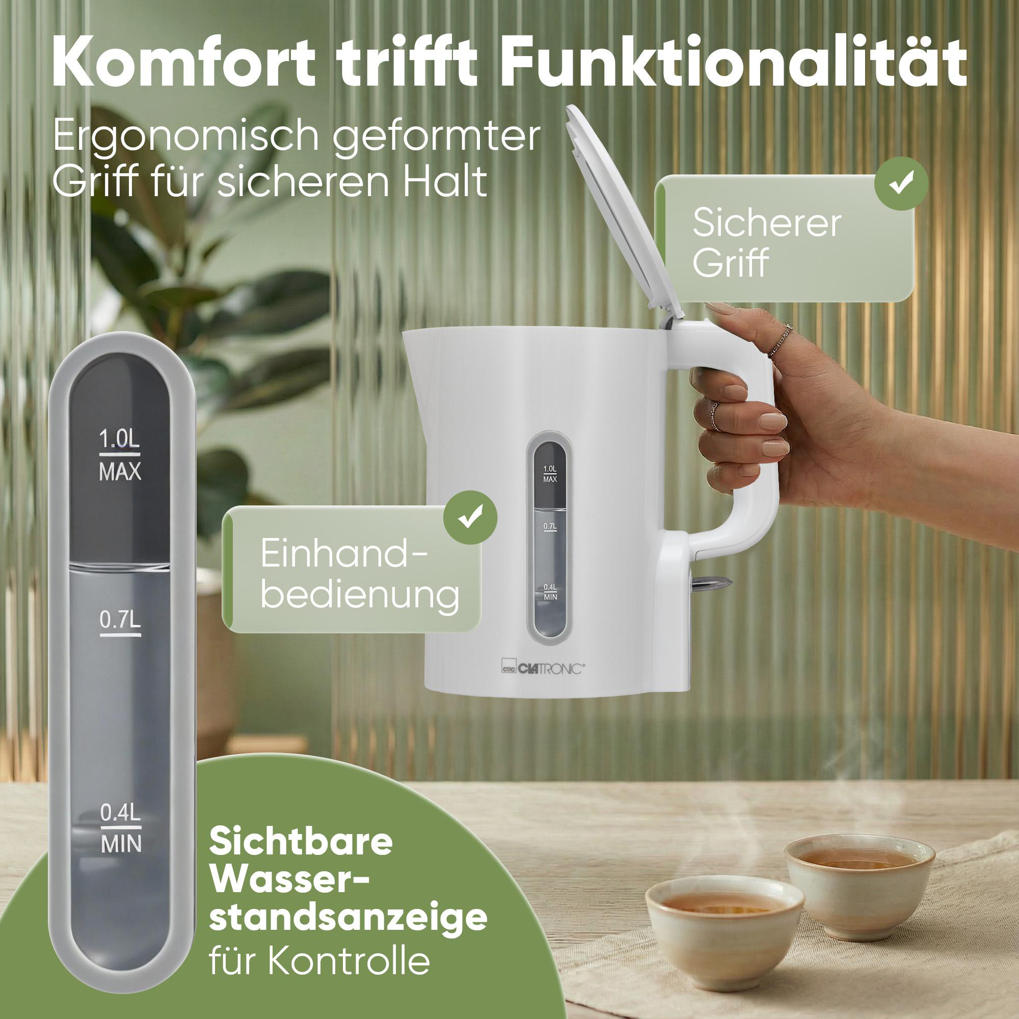Weißer Wasserkocher mit sichtbarer Wasserstandsanzeige und zwei Tassen Tee.