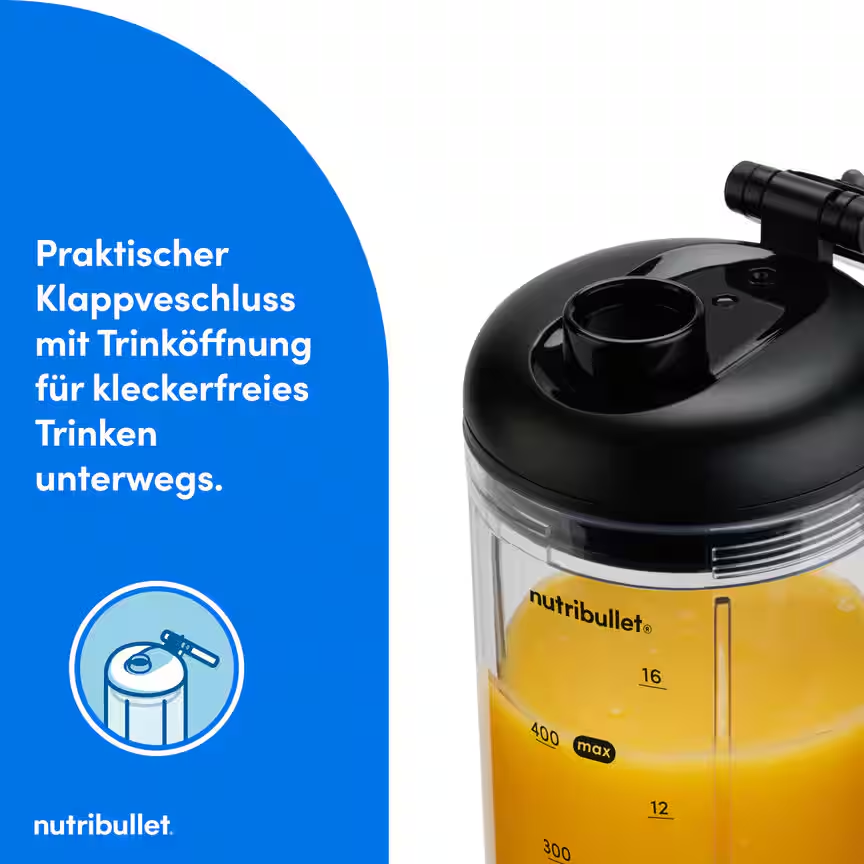 Un bicchiere Nutribullet con succo d'arancia, coperchio nero e beccuccio.