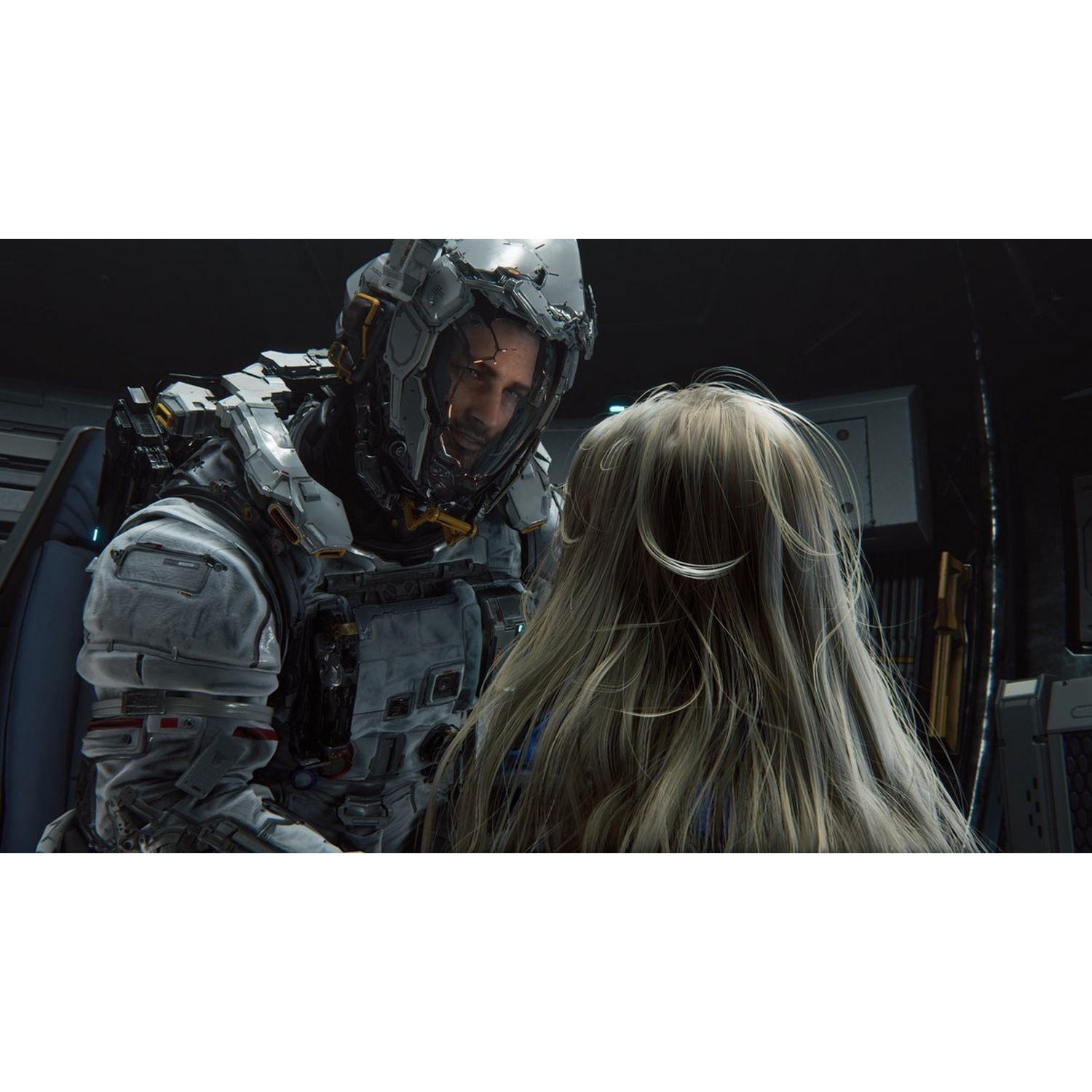 Un homme en combinaison spatiale blanche parle à une femme aux longs cheveux blonds.