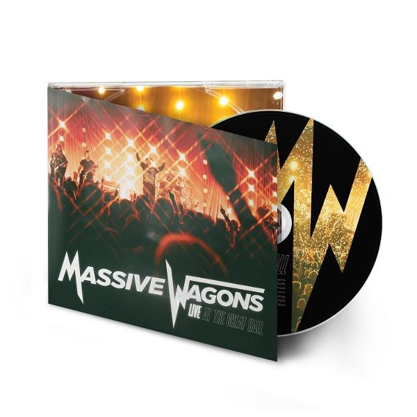 CD-Cover mit Band auf Bühne, Publikum im Vordergrund, Lichter.