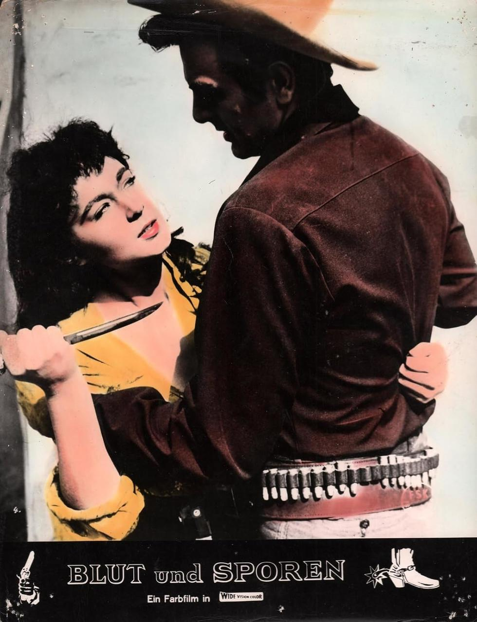 Eine Frau mit Messer blickt Mann in Lederjacke an. Western.