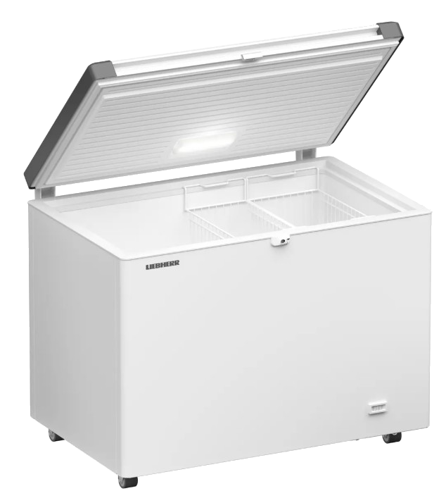 Ein offener weißer Liebherr-Truhengefrierschrank mit Innenlicht und Körben.