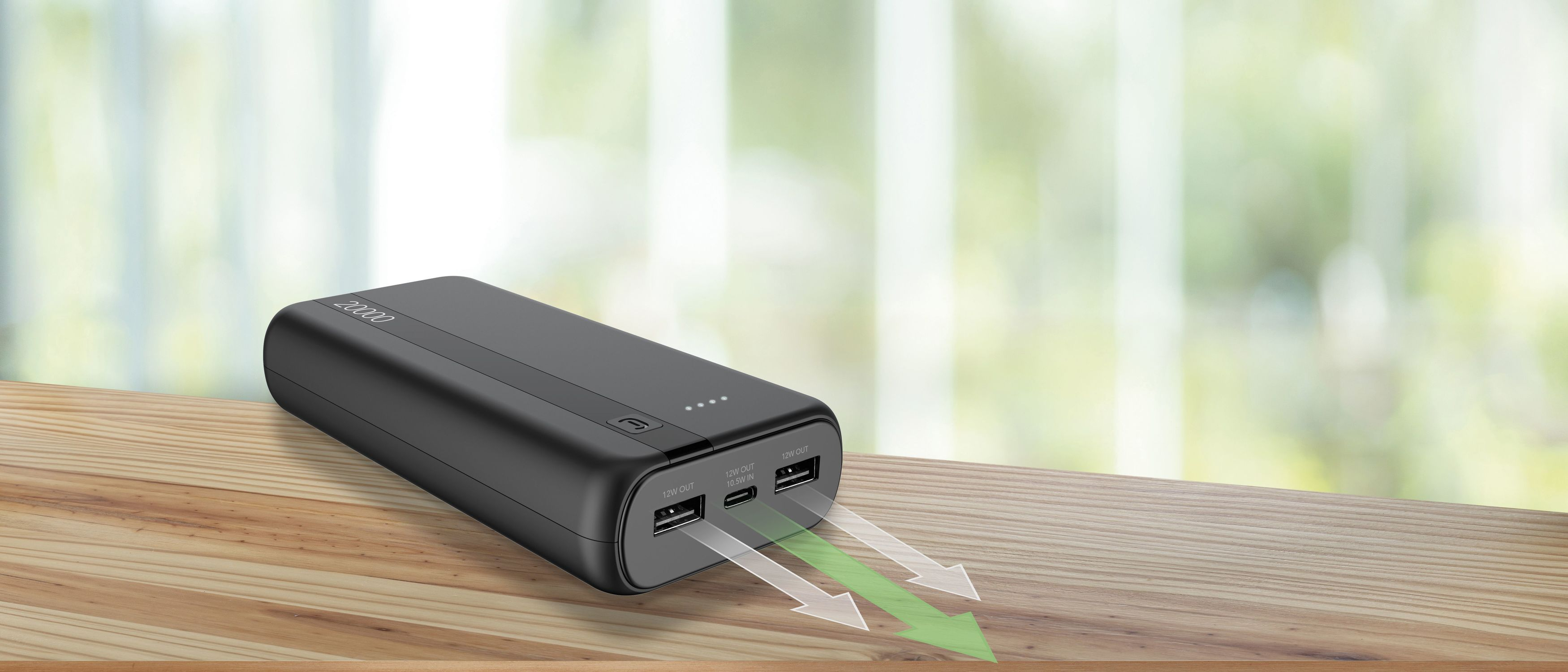 Power bank negra de 20000 en madera, se muestran dos puertos USB.