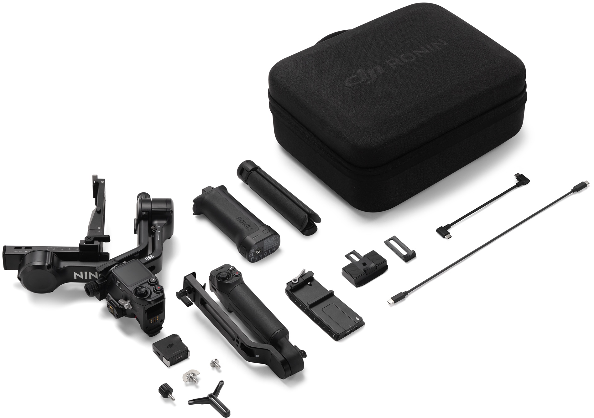 DJI Ronin gimbal tartozékokkal: táska, markolatok, kábelek, tartók és állvány.