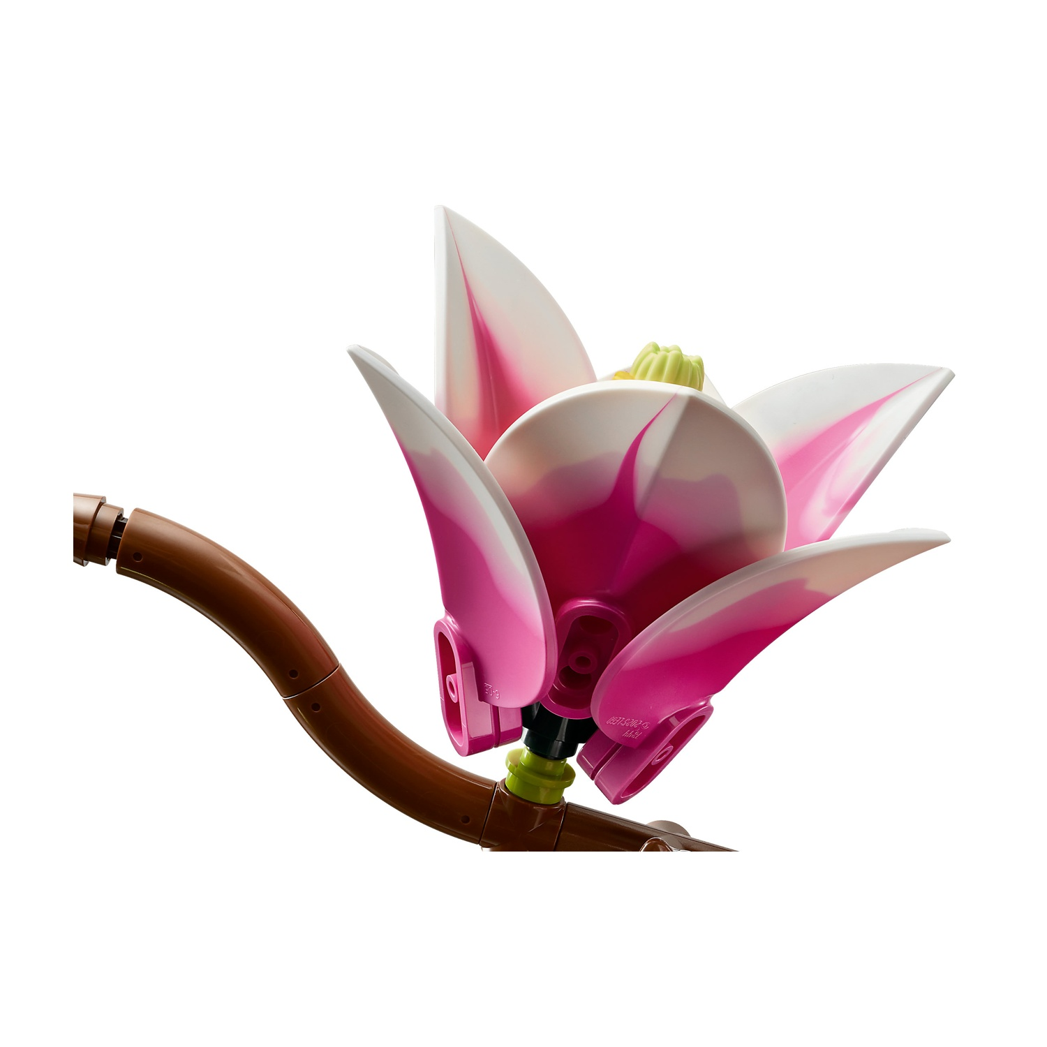 Un fiore di magnolia Lego con petali rosa e bianchi su un gambo marrone.