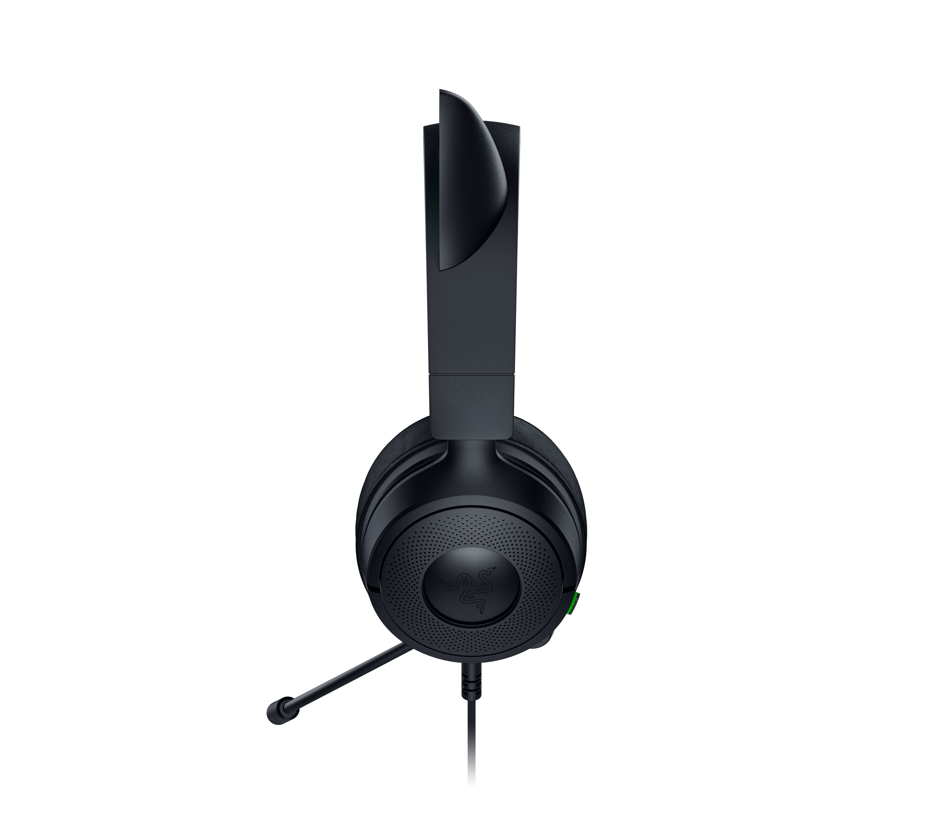 Mikrofonlu ve Razer logolu siyah kulaklık beyaz arka planda.