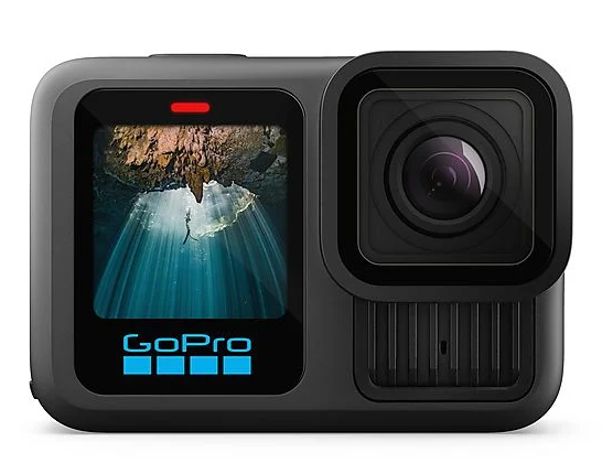 Czarna kamera GoPro z obiektywem i ekranem ukazującym nurka w jaskini podwodnej. Czerwone światło.