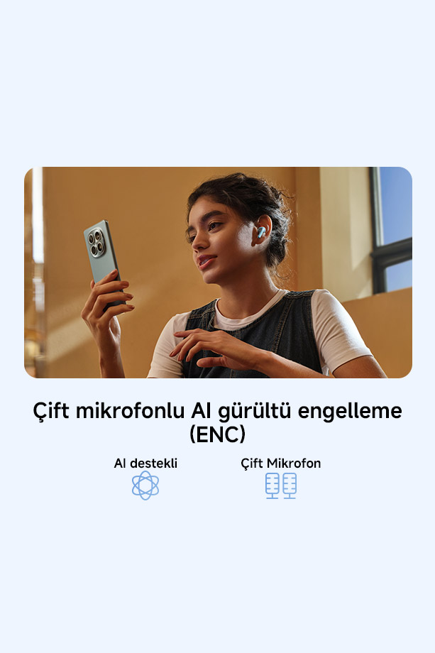 Kadın akıllı telefon tutuyor, mavi kulaklık takıyor. Konuşuyor.