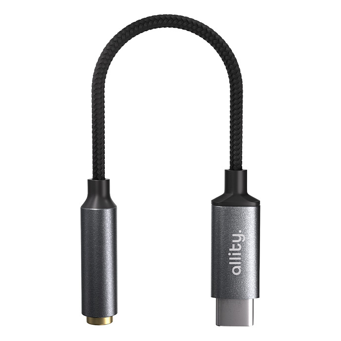 Egy fekete, fonott kábel USB-C csatlakozót 3,5 mm-es jackhez kapcsol.
