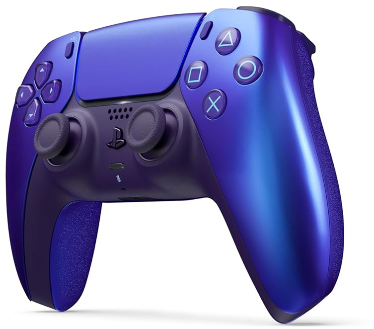 Egy lila és kék PlayStation 5 kontroller fehér háttéren.