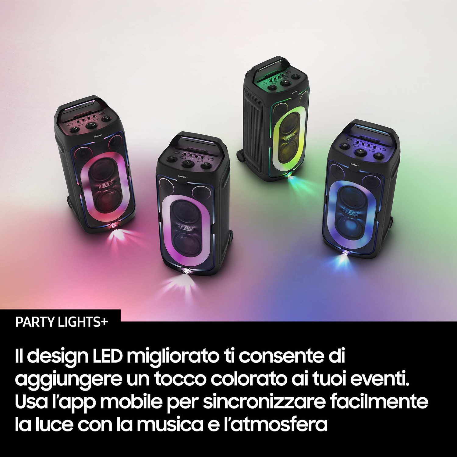 Quattro casse da festa nere con luci LED colorate e pulsanti.
