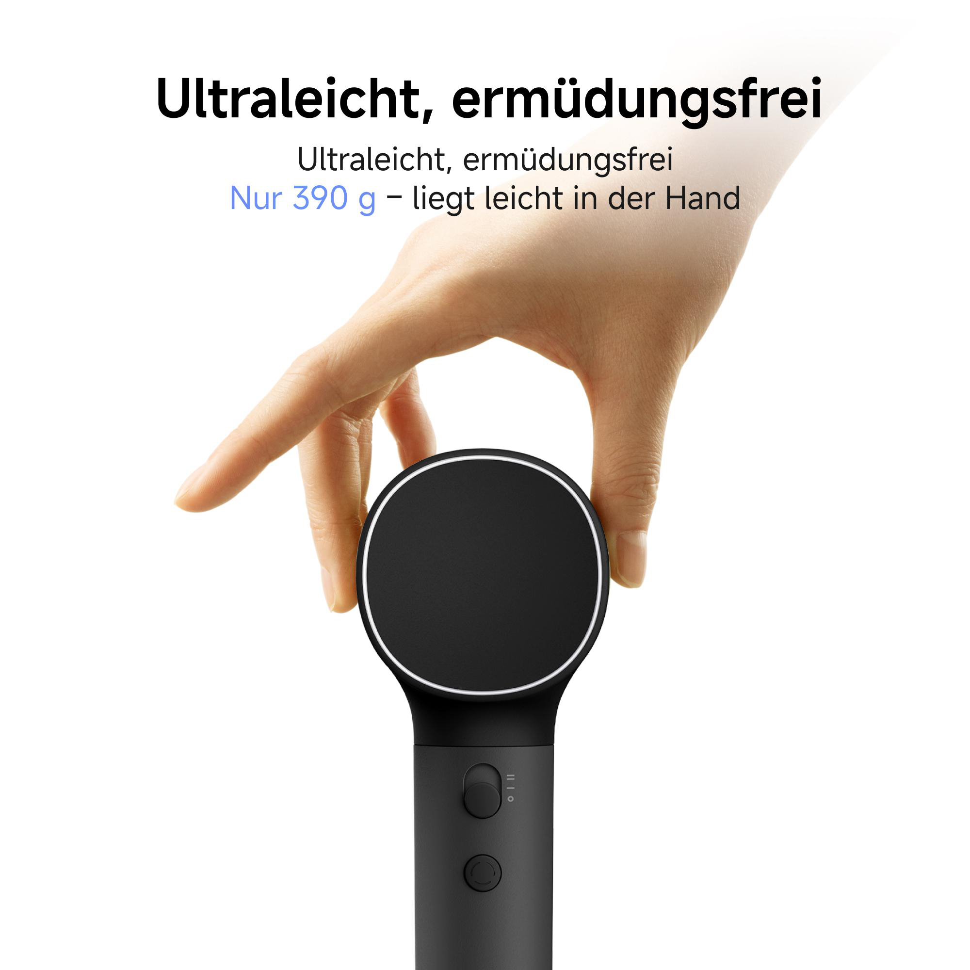 Eine Hand hält ein schwarzes, rundes Gerät mit silbernem Rand und Bedientasten.