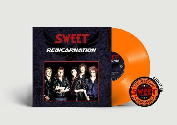 Das Cover des Albums Reincarnation von Sweet mit der Band und einer orangefarbenen Schallplatte.