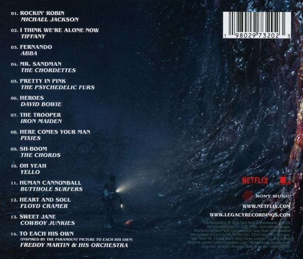 Eine dunkle Szene mit einer Titelliste und einem Barcode.