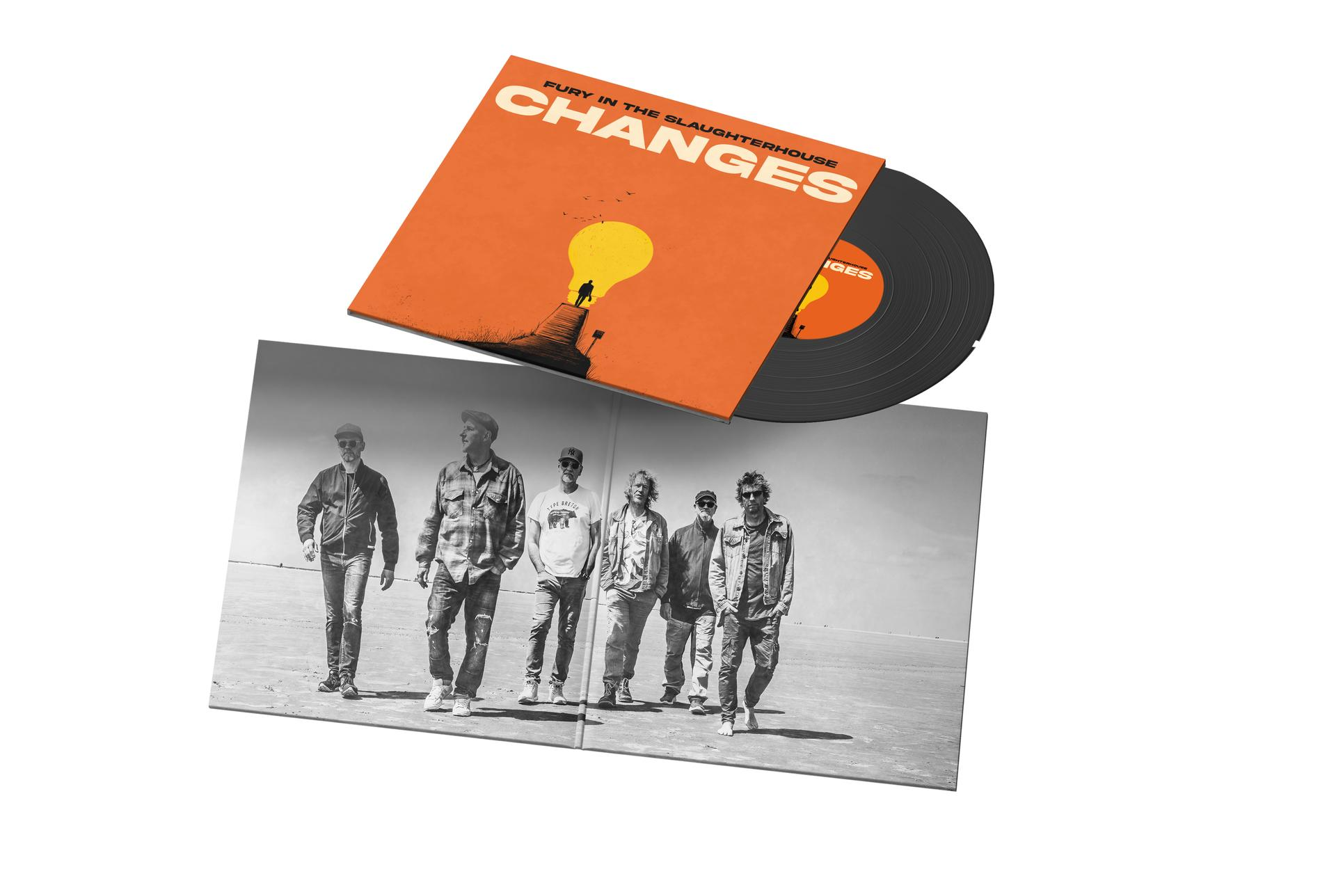 Schallplatte mit orangefarbenem Cover, das eine Glühbirne und eine Silhouette zeigt.