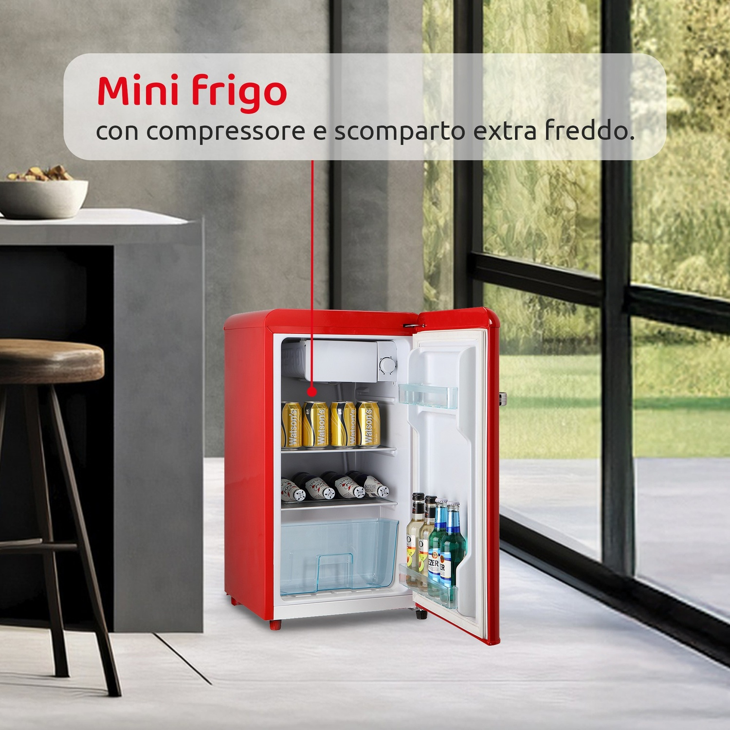Mini frigo rosso con porta aperta, rifornito con lattine e bottiglie.