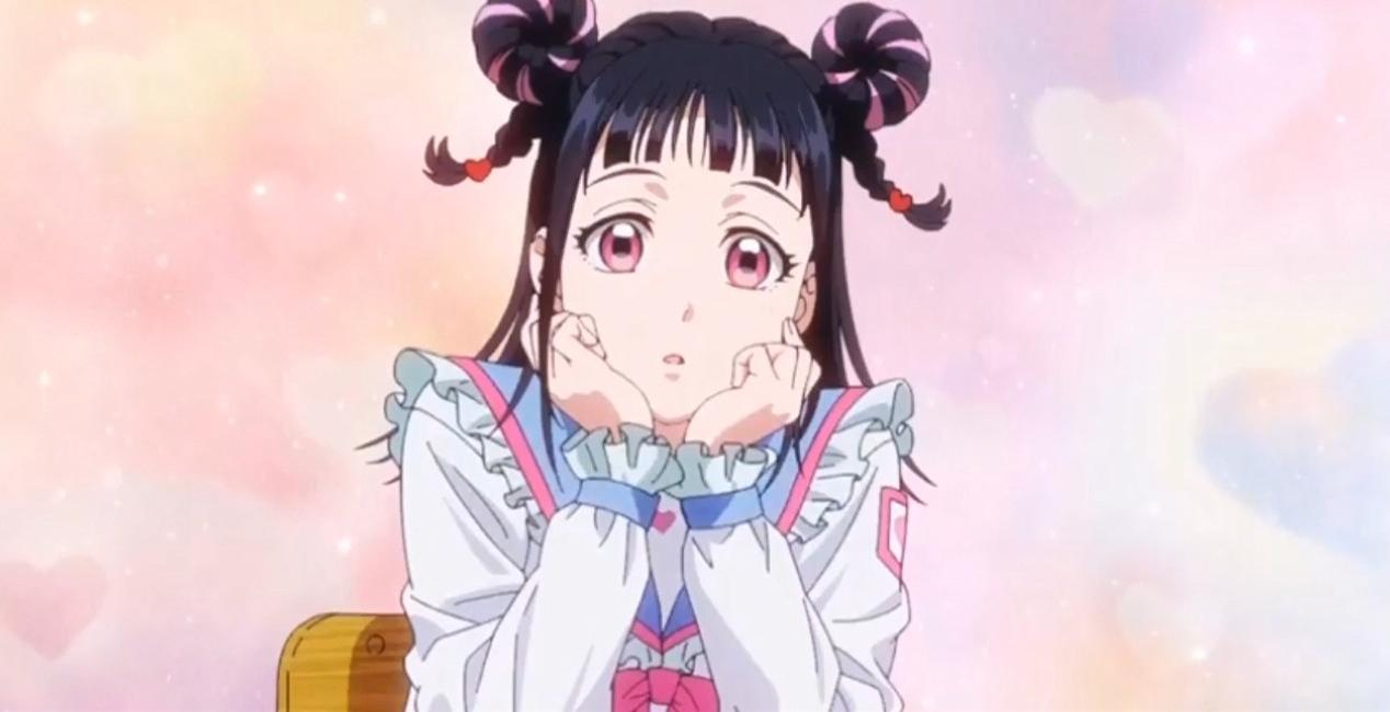 Anime-Mädchen mit schwarzen Haaren und rosa Augen in weißem Kleid mit Rüschen.