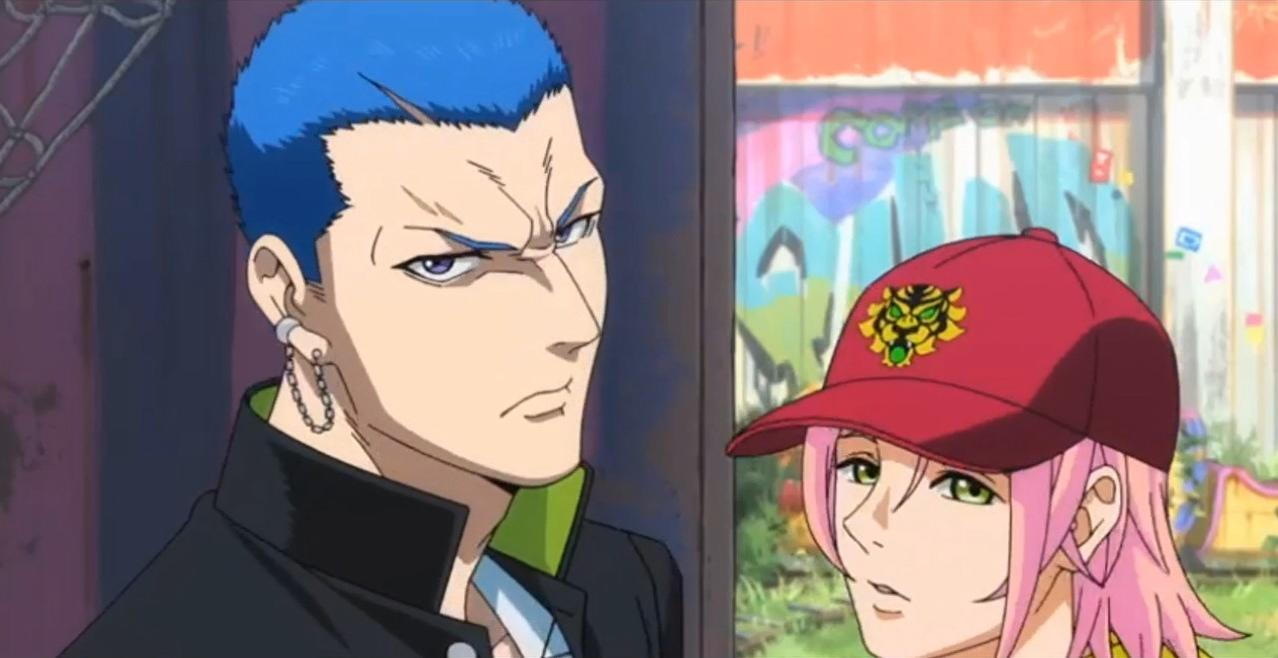Zwei Anime-Charaktere. Einer mit blauen Haaren, der andere mit rosa Haaren und roter Kappe.
