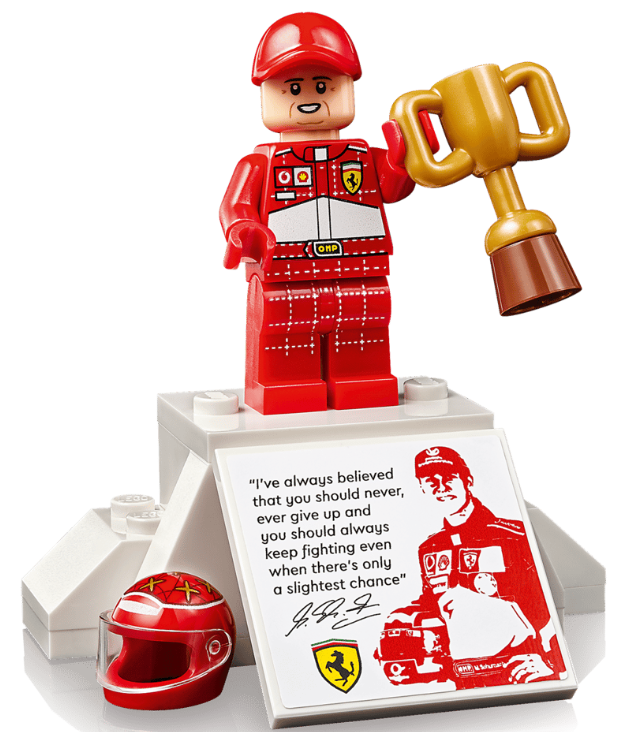 Ein Lego-Fahrer in Rot mit Pokal und Helm. Enthält ein Zitat.