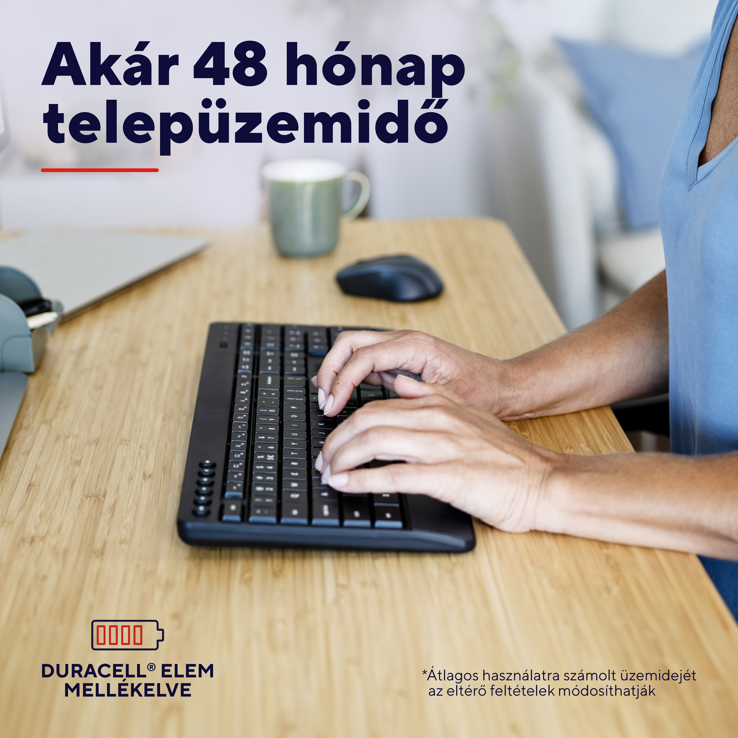 Kezek gépelnek; Duracell logó és szöveg.